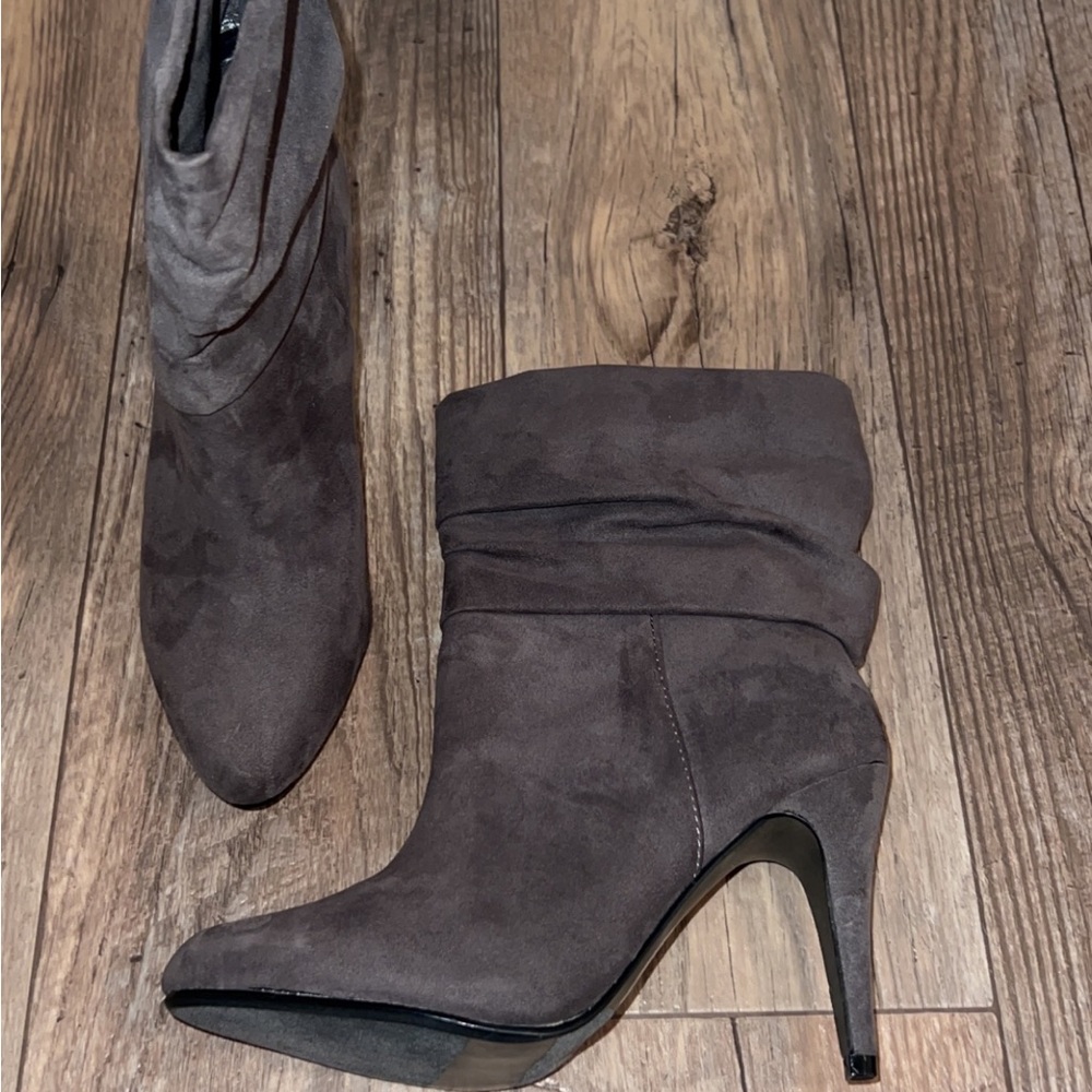 Women’s Express Booties - Picture 2 of 2